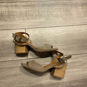 Universal Thread Taupe Block Heel Sandals